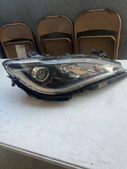 OEM Passenger Side Headlight For 2017 2018 19-2020 Chrysler Pacifica  BROKIN está quebrada $75