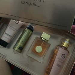 Woman’s Perfume Ser