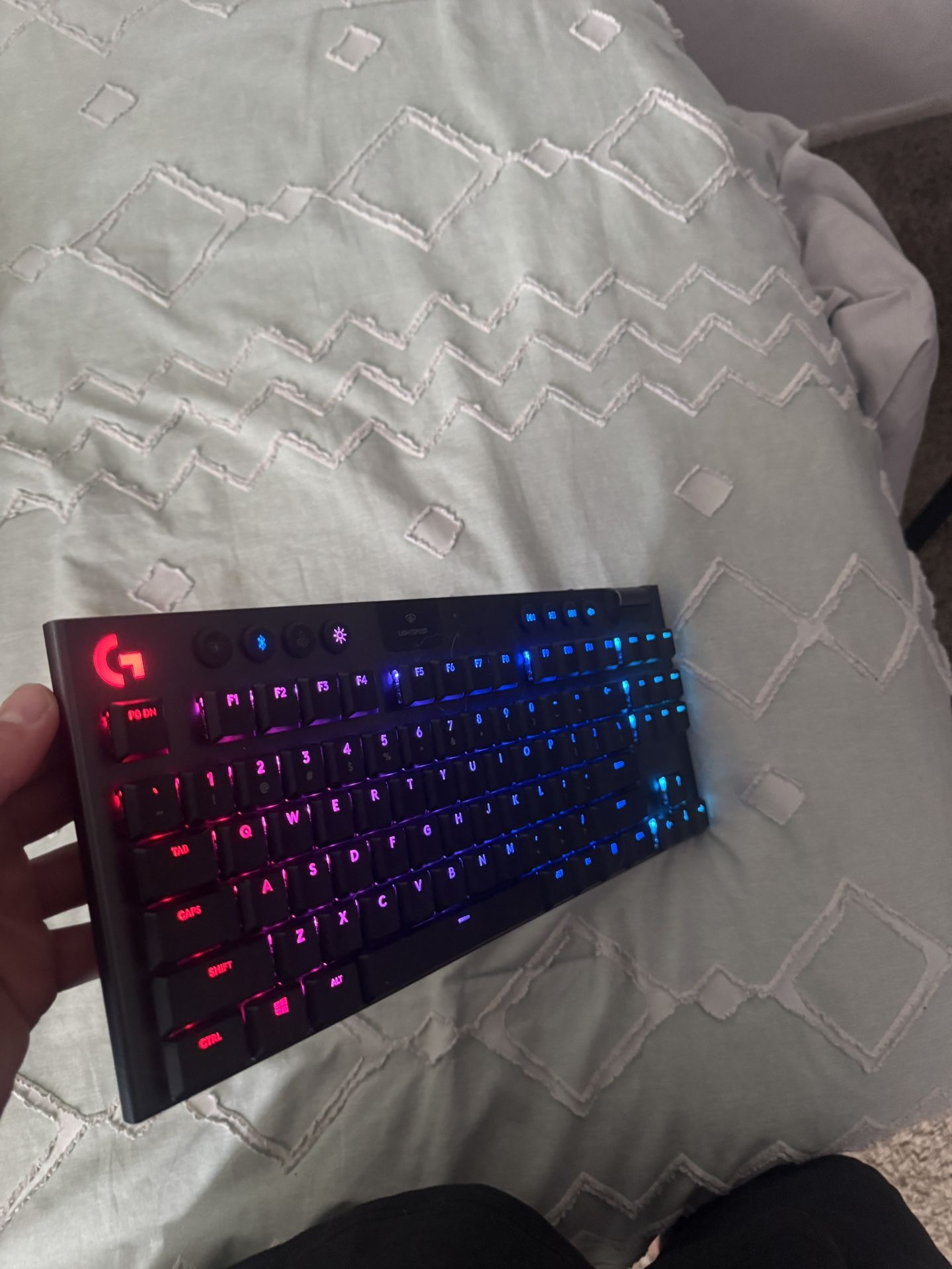 Logitech G913 G913TKL Wireless Mechanical Keyboard Bluetooth Laptop 16.8 Million RGB E-sports