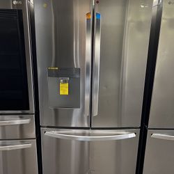 New Lg French Style Refrigerator In Stainless Steel With Water/Ice 
