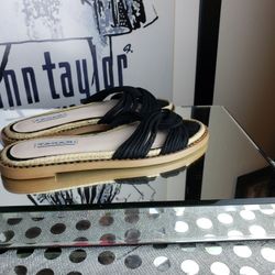 Tahari 7 Black sandals 