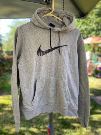 NIKE Men's Size M Nike Sportswear Club Pullover Gray Hoodie Jacket EMBROIDERED NIKE SWOOSH