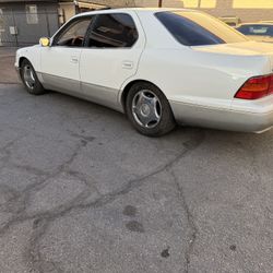 1999 Lexus LS 400