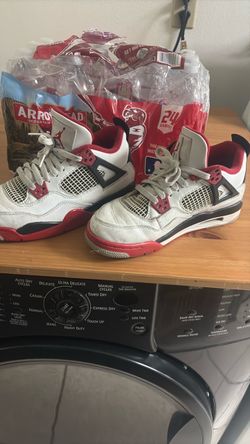 Air Jordan 4 Fire Red Sneakers