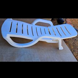 Chaise Lounges | Pool