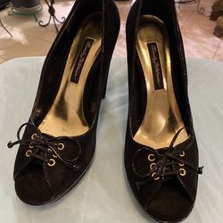 BEVERLY FELDMAN BLACK SUEDE/PATENT LEATHER PEEP TOE HELS