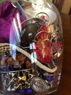 WEARABLE ASSORTED JEWELRY