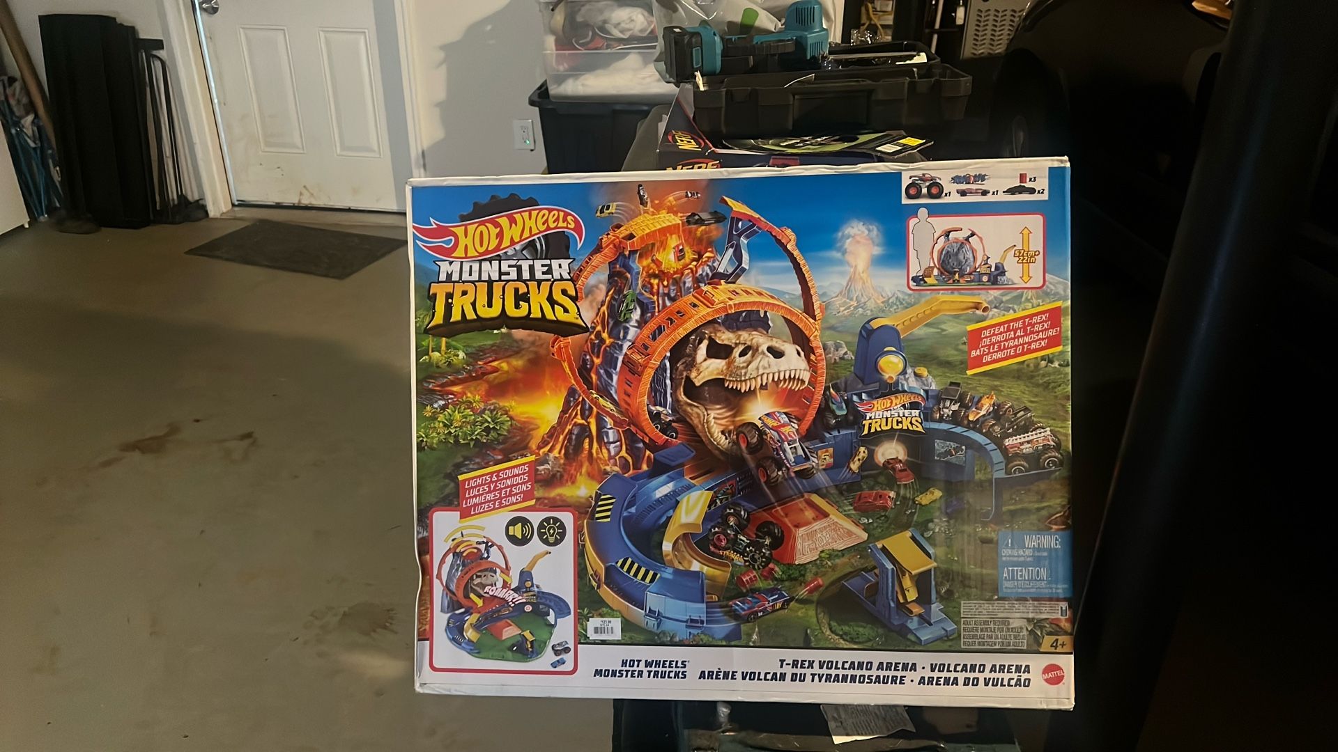 Hot Wheels, Monster Truck /T-Rex volcano Arena