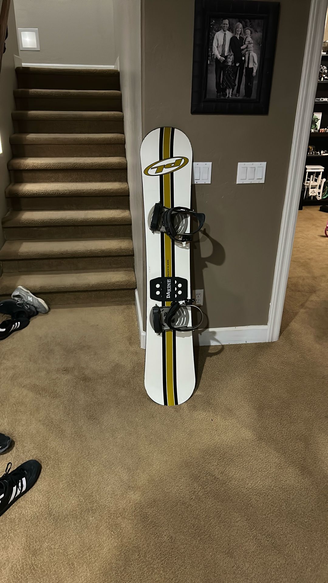 Dakine PL snowboard yellow and white