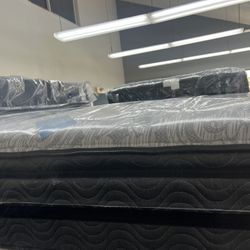 KING SIZE ENGLANDER PILLOW TOP MATTRESS & BOX SPRINGS BED SET