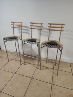3 Bar stools