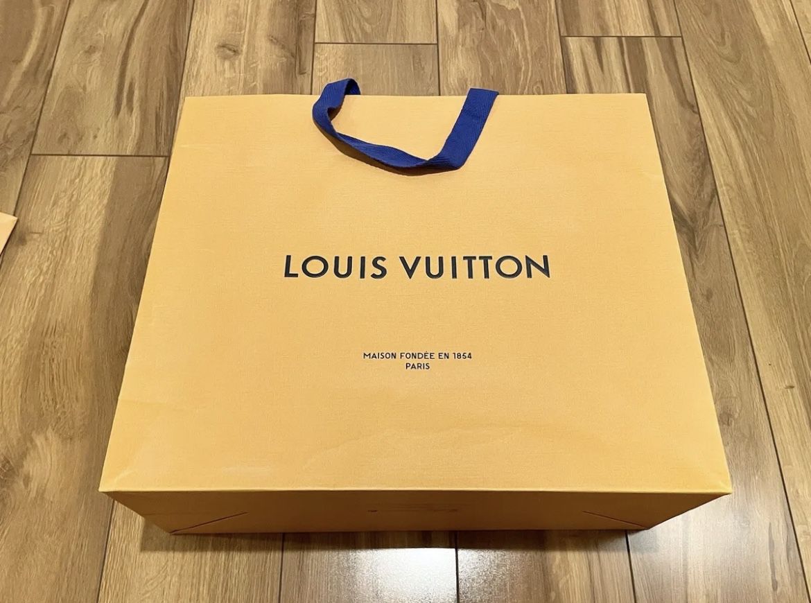 Louis Vuitton Shopping Bag for Sale in Carson, CA - OfferUp