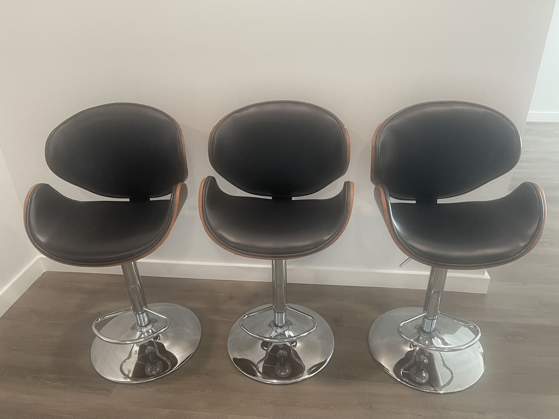 Swivel And Height Adjustable Bar Stools