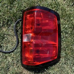 2014-2018 Chevy Silverado Tail Light RH OEM