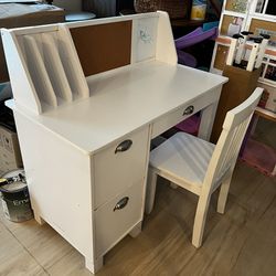 Kids Desk For 2-8 Year Old 