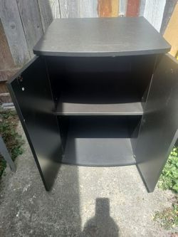 Cabinet. Organizes
