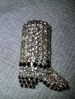 Crystal boot pin