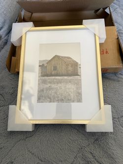 Golden State Art 8x10 Gold Aluminum Frame, Real Glass, Mat Fits 5x7 Displays 5x7 Photo With Mat or 8 x 10 Without Mat for Wall Mounting, Classic Satin