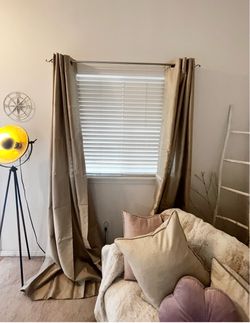 Set of two curtains gold