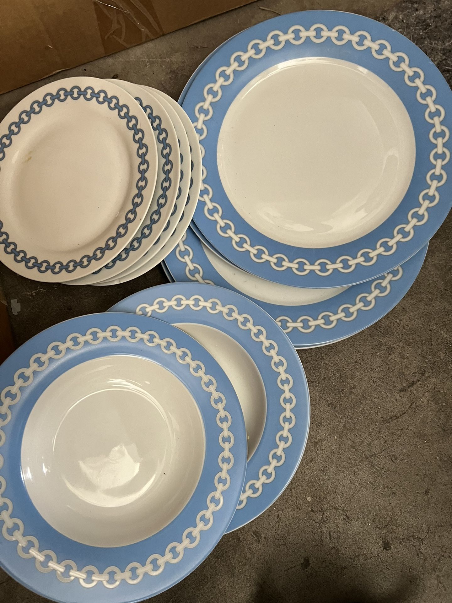 12- Happy Chic -Jonathan Adler DINNER PLATES Blue White Chain Link Pattern