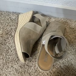 New Women’s Heels Sandals Size 8