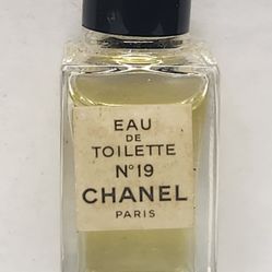 Vintage Chanel No. 19 Miniture Eau De Toilette Perfume [4.5ml]