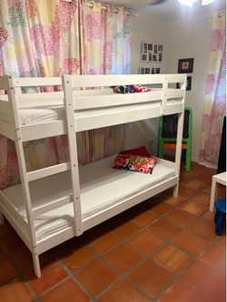 Twin size bunk bed with mattresses