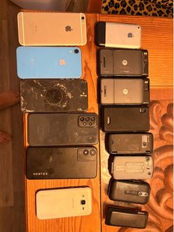 Lot of 13 Phones for Parts / Repairs - Samsung, iPhone, Moto