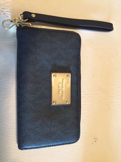 Michael Kors wristlet