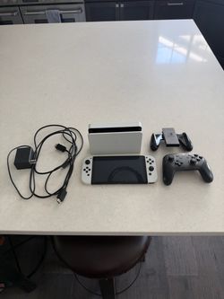 OLED Nintendo Switch w/Pro Controller