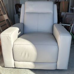 Wren Zero Gravity Power Recliner, Gray Top Grain Leather, Power Headrest, USB-C, open box