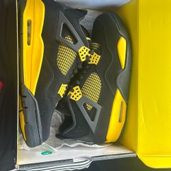 Air Jordan 4 Retro