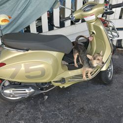 2022 Vespa 50CC, 75th Anniversary, One Owner