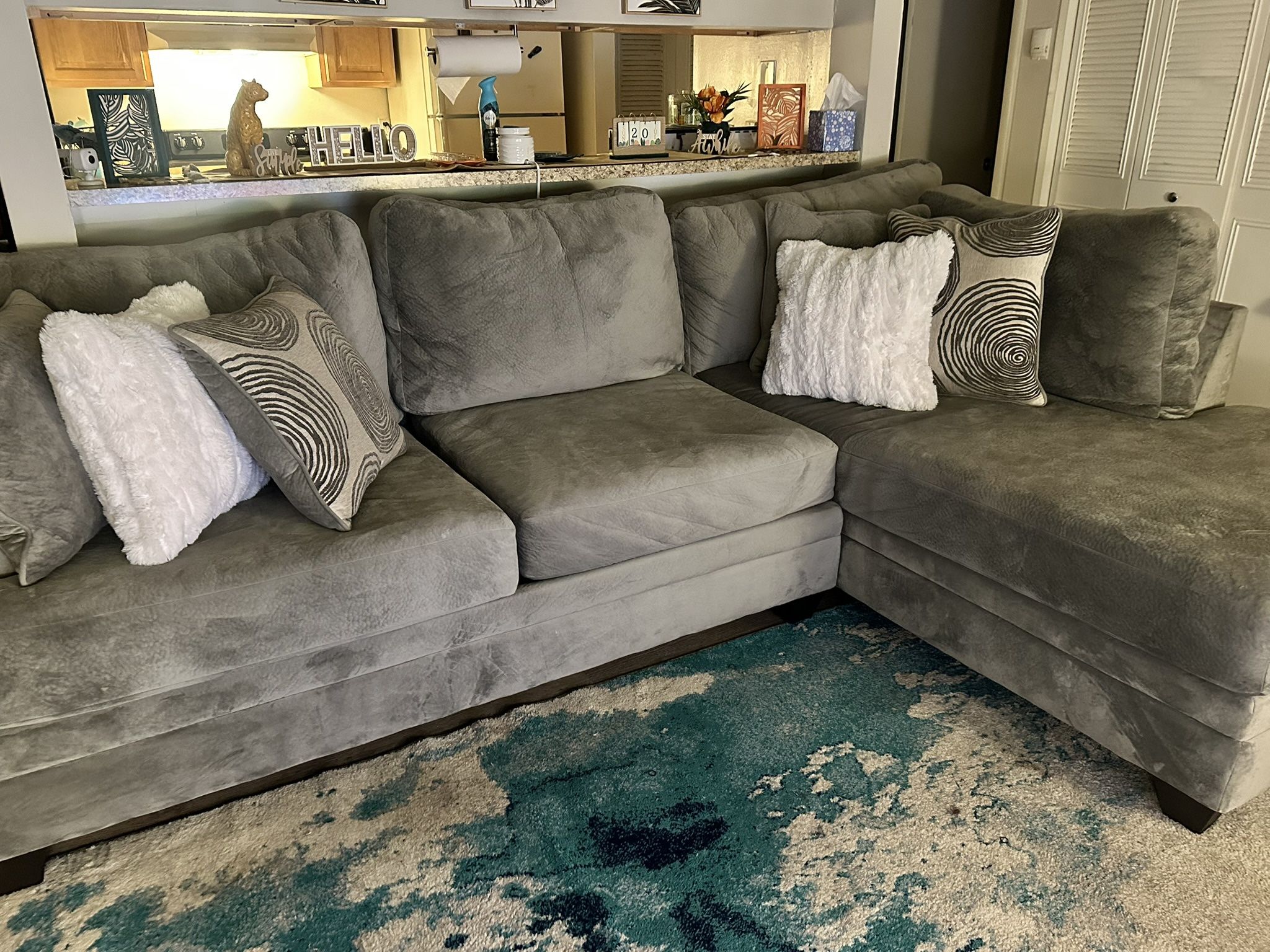 L Shaped Modern Sectional Sofa – Excellent Condition (willing to negotiate)