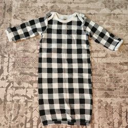NWOT Yoga Sprout 0-6M Baby Black&White Flannel Nightgown with Hand Covers 