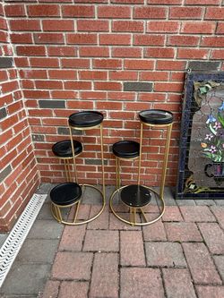 2 Flower stands 3 feet tall