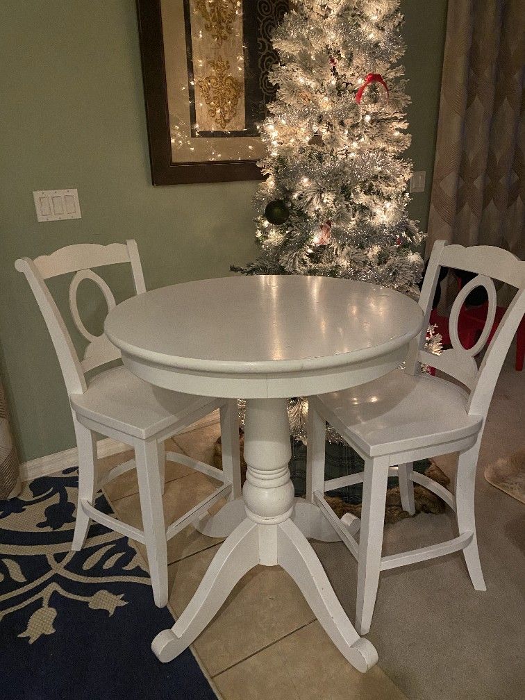 Crate And Barrel Table An Chairs 