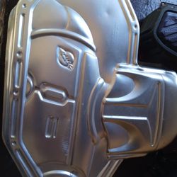 1982 Mandalorian Cake Pan