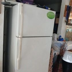 GE Refrigerator 