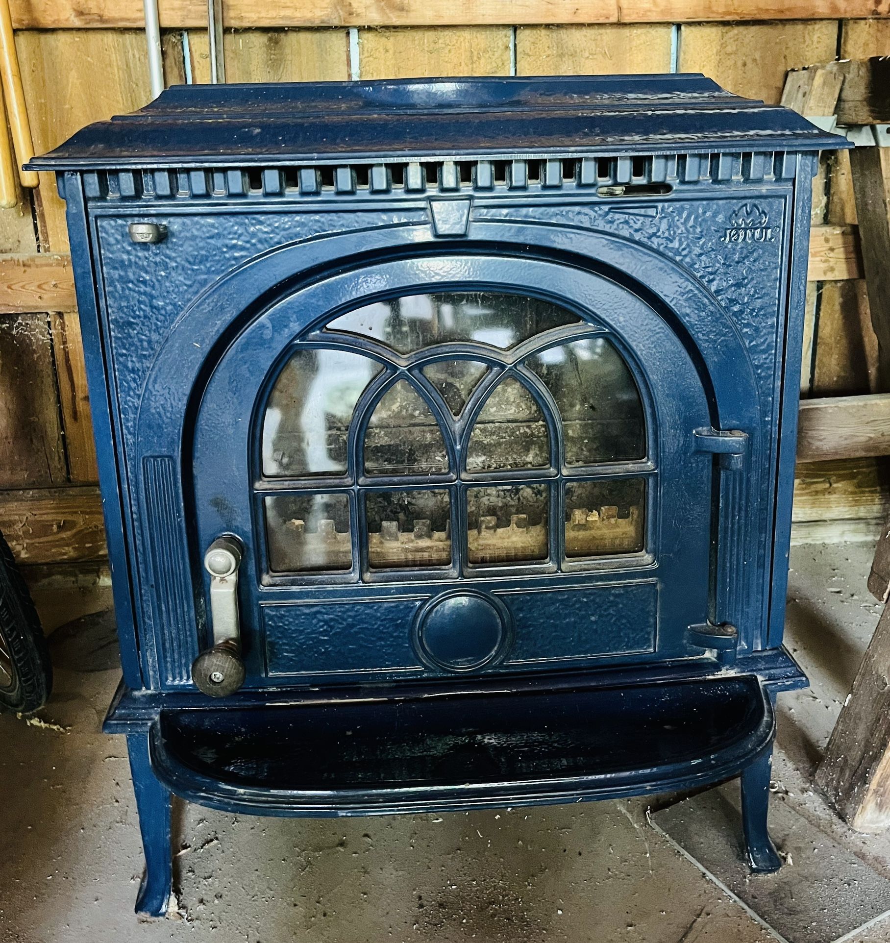 Jotul 8 wood burning stove