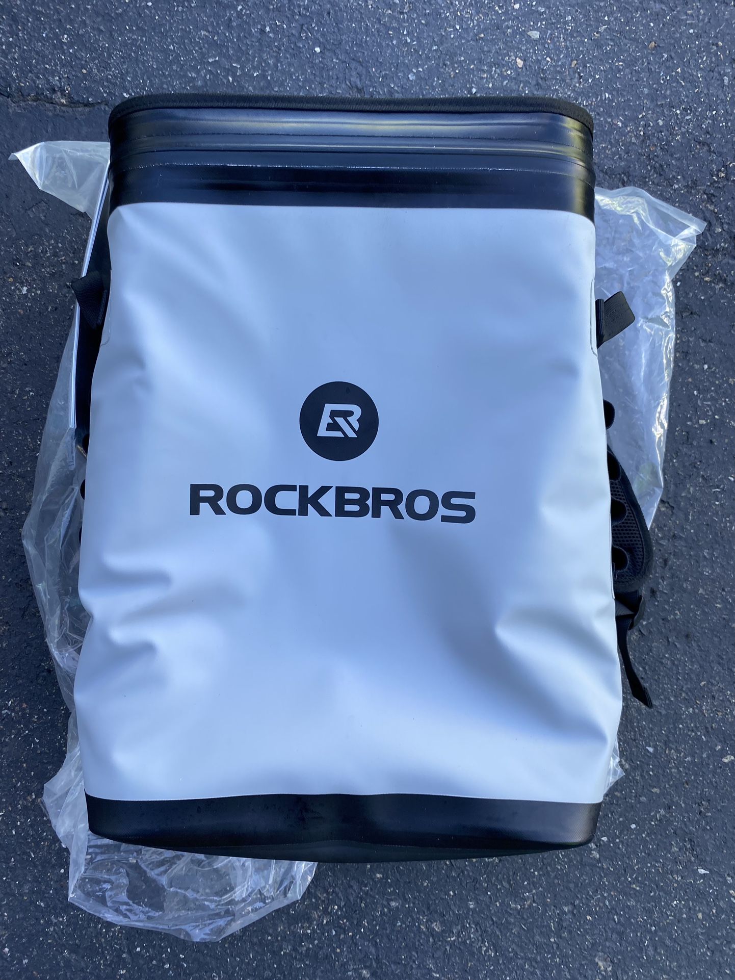 ROCKBROS Backpack Cooler Leak-Proof Soft Sided Cooler Waterproof Insulated Backpack Cooler Bag 36 Can
