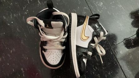 Nike air Toddler shoes size 6c