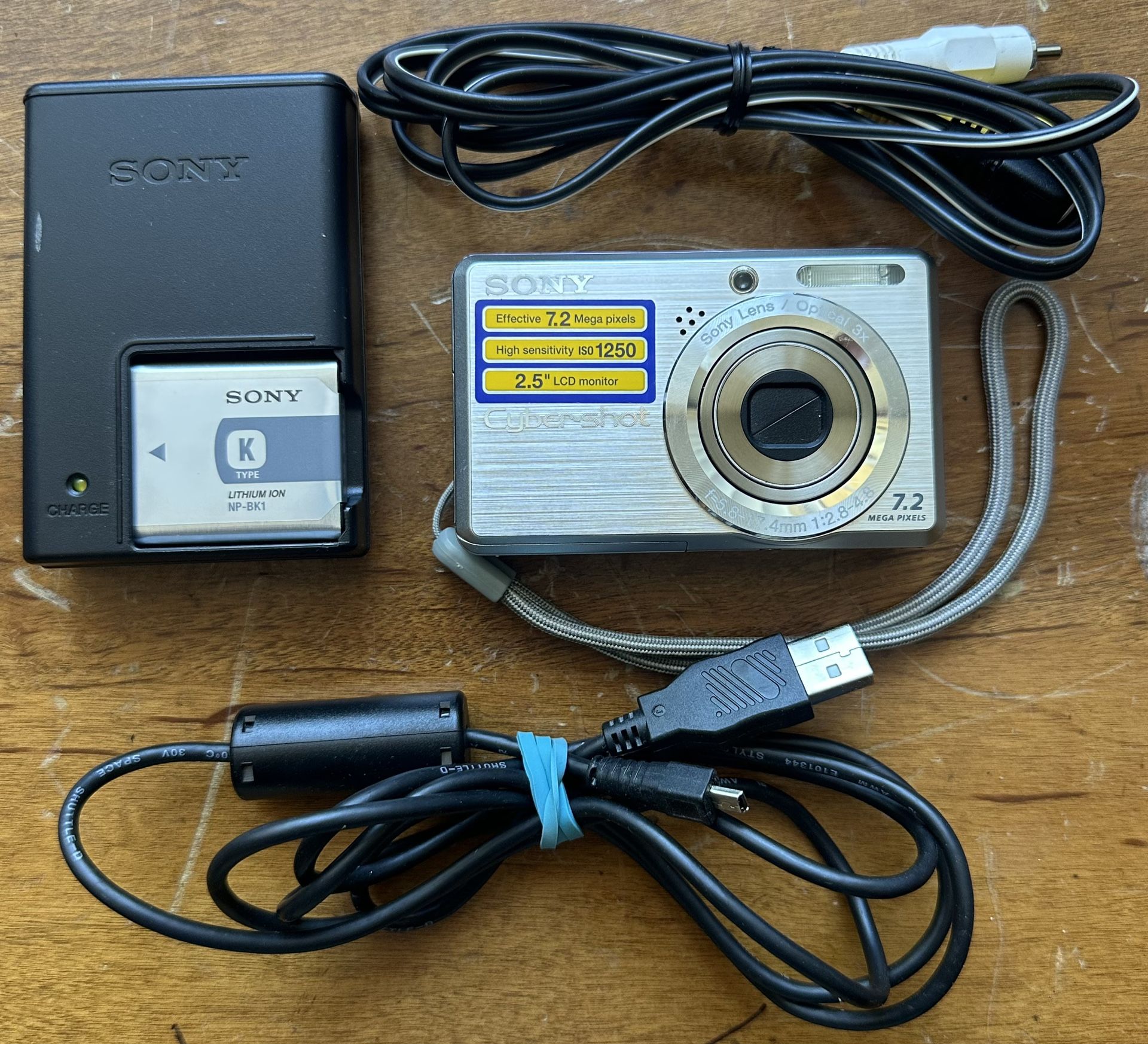 Sony Cyber-shot DSC-S750 7.2MP 2.5" LCD 3x Optical Digital Still Camera Silver  