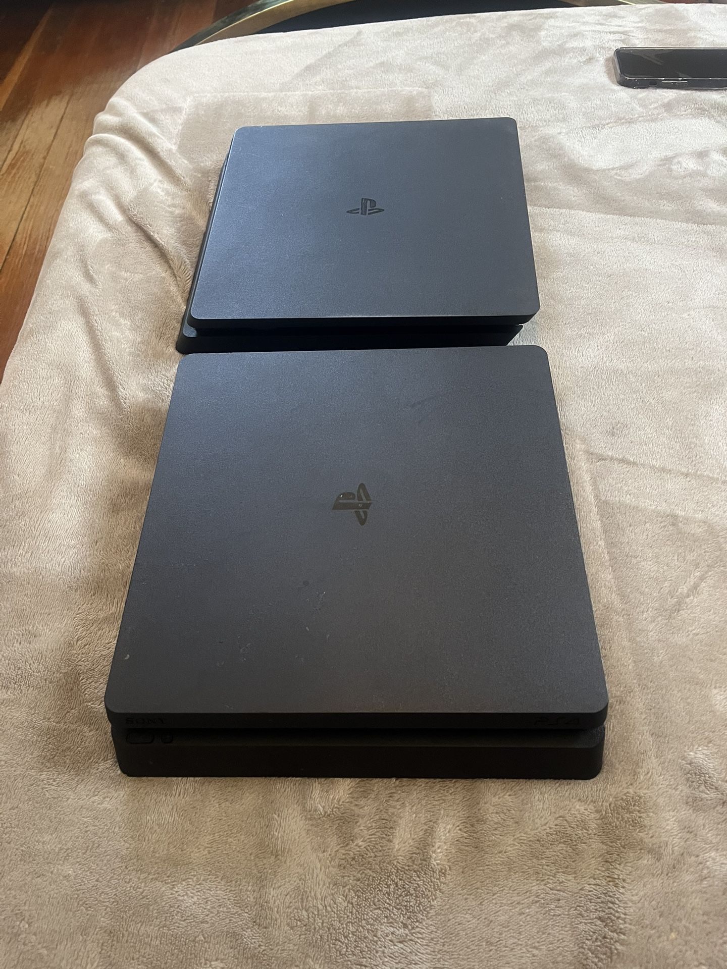 (2)PS4 Consoles