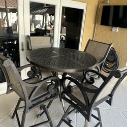 outdoor Iron High Top Patio Set Comes With Five Chairs