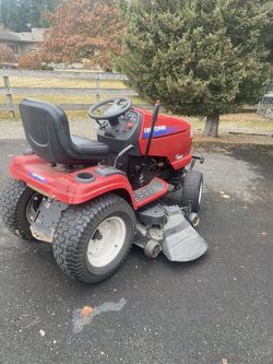 Craftsman Gt5000 Lawn Mower And Accessories for Sale in Enumclaw