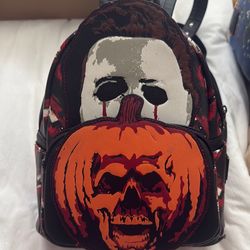 Lounge fly Micheal Myers’s backpack
