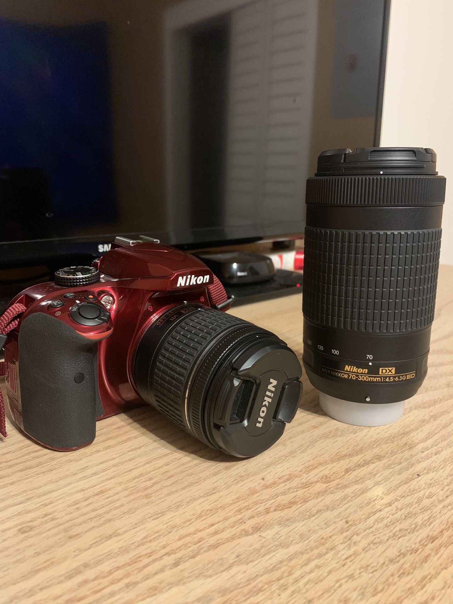 Nikon D3400 (red)