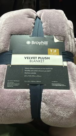 Blanket.      CASH ONLY THANKS 