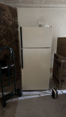 Free refrigerator - white
